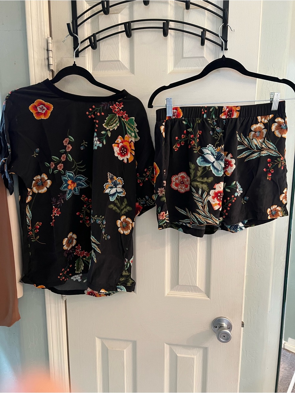 Johnny was silk short set small